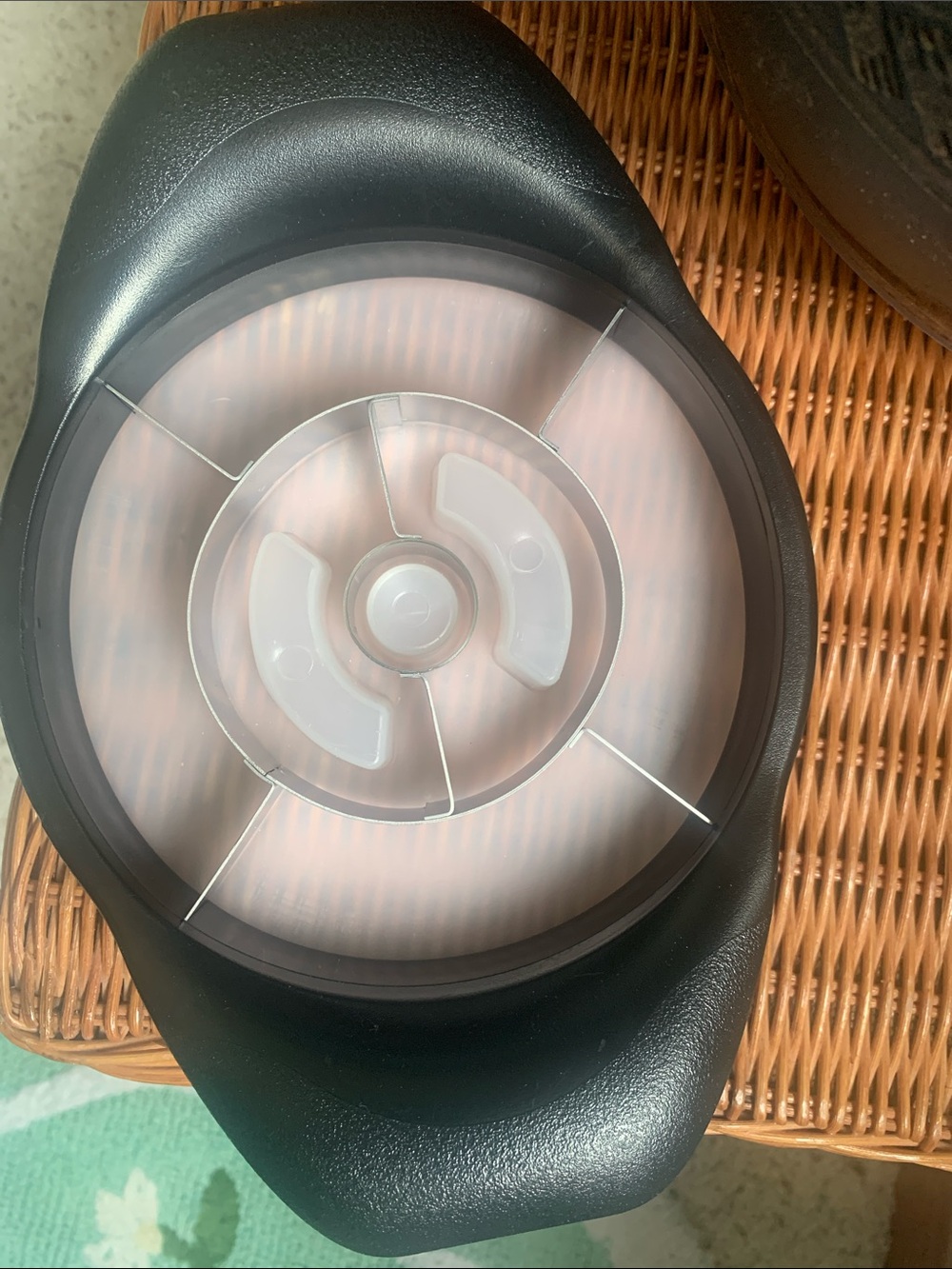 The Pampered Chef Black Salad Spinner with Clear Lid